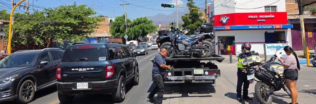  Authorities impound 38 motorcycles in four traffic sweeps <br /> <span style='color:#797979;font-size:15px;font-family: Georgia, Cambria, 'Times New Roman', Times, serif;'>Checkpoints in Ajijic, Atotonilquillo, and Libramiento</span>