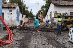 Underground utility work disrupts Ajijic traffic