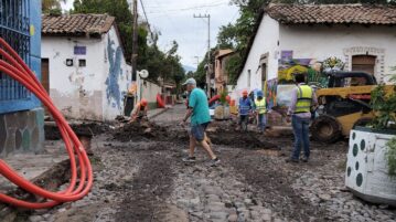 Underground utility work disrupts Ajijic traffic