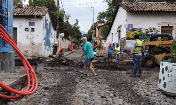 Underground utility work disrupts Ajijic traffic