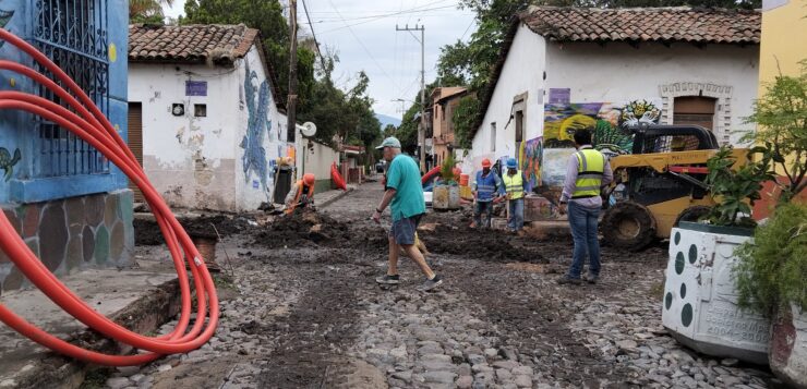 Underground utility work disrupts Ajijic traffic