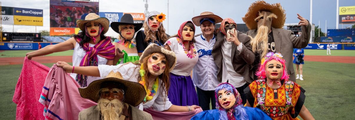  Over 750 Chapala fans enjoy day with Charros de Jalisco <br /> <span style='color:#797979;font-size:15px;font-family: Georgia, Cambria, 'Times New Roman', Times, serif;'>Baseball team’s owner invited Chapala fans</span>