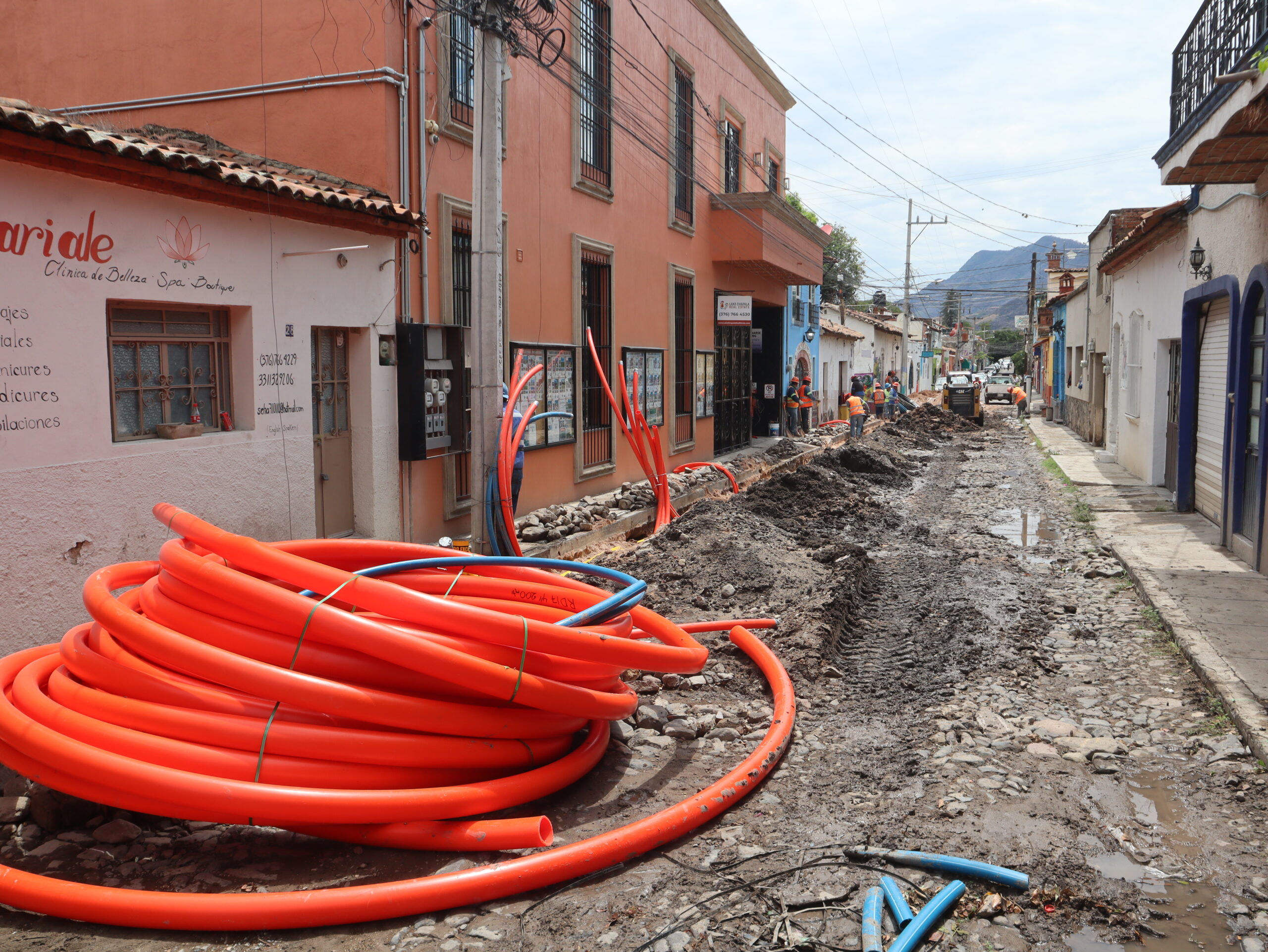 Ajijic underground cabling pushes ahead despite early rains