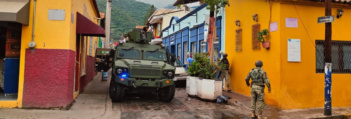  Measures to improve traffic flow in downtown Ajijic under review <br /> <span style='color:#797979;font-size:15px;font-family: Georgia, Cambria, 'Times New Roman', Times, serif;'>One possibility is traffic without parking</span>
