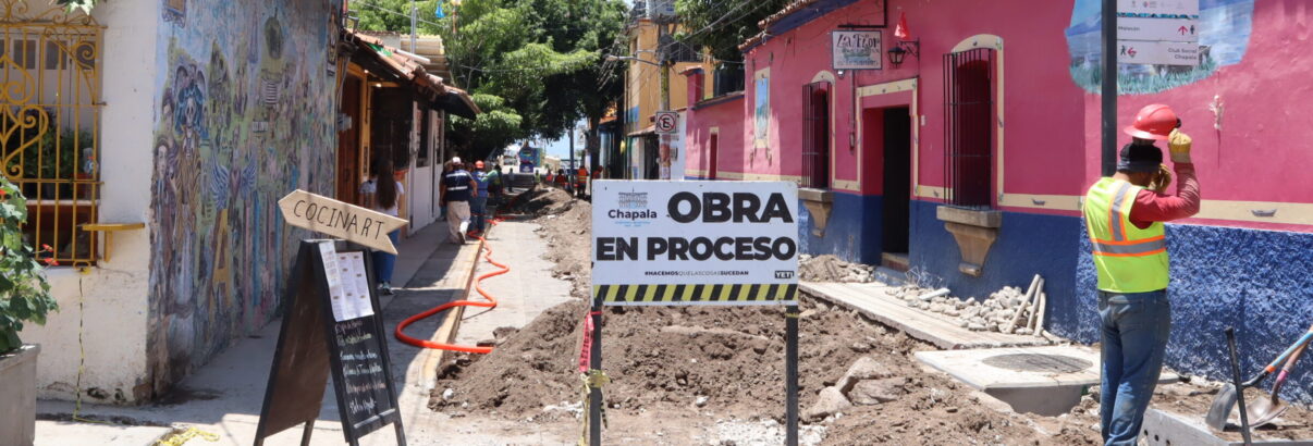  Ajijic underground cabling project moves forward on Morelos Street <br /> <span style='color:#797979;font-size:15px;font-family: Georgia, Cambria, 'Times New Roman', Times, serif;'>First phase reaches midway completion mark</span>